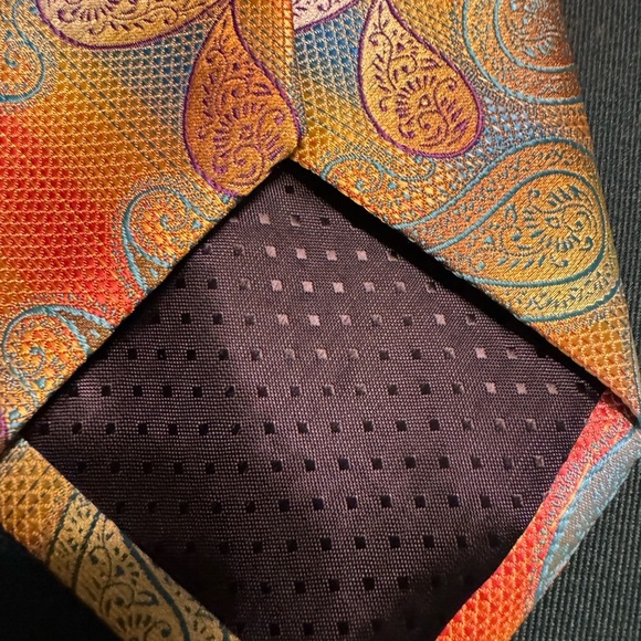 Beautiful Gold Paisley Stacy Adam Neck Tie in EUC and with Fast Shipping - Picture 7 of 7